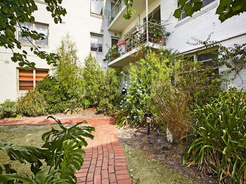 2/13 Beach Avenue, Elwood image 7