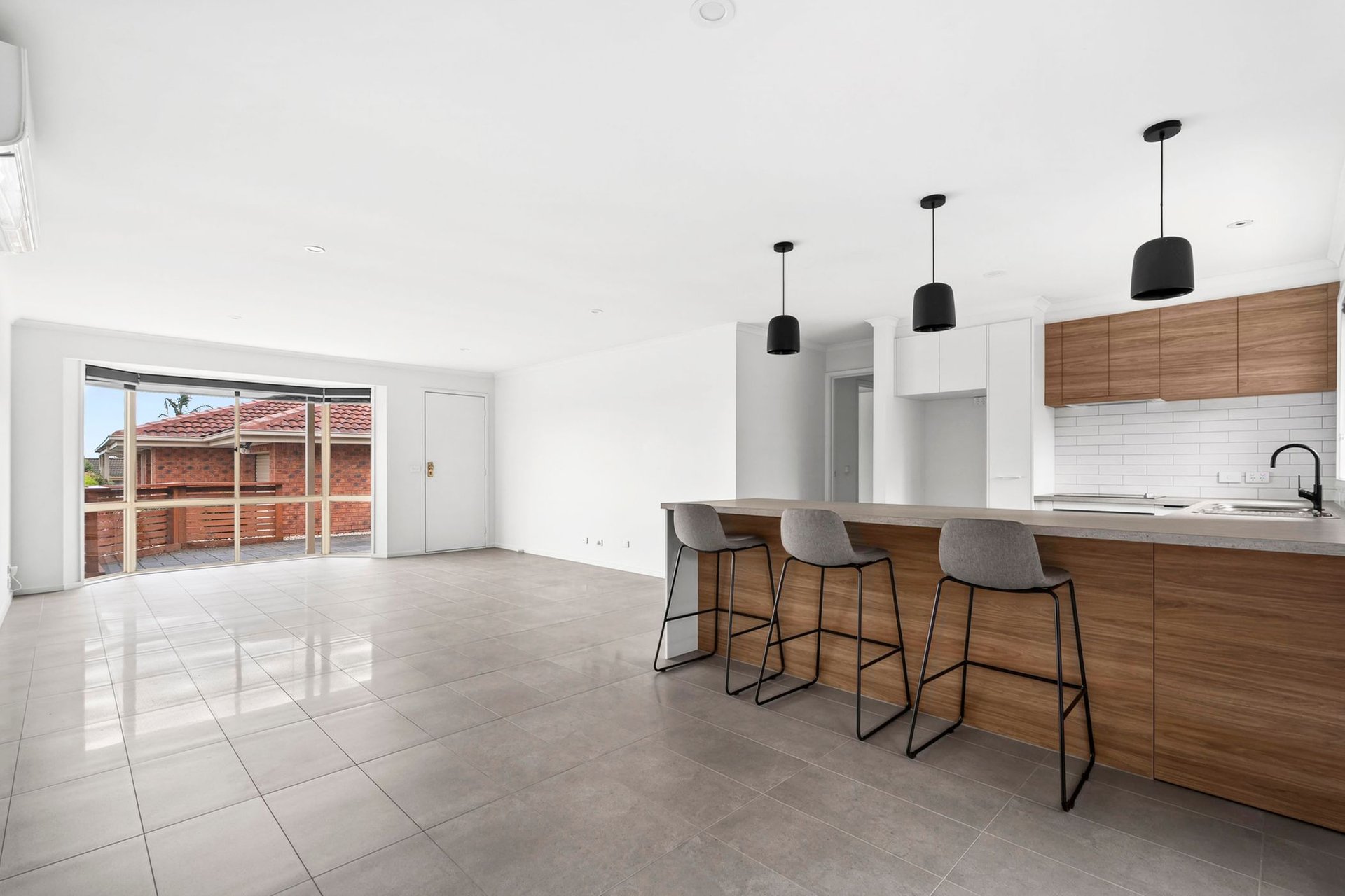 2/13 Burlington Crescent, Leopold image 2