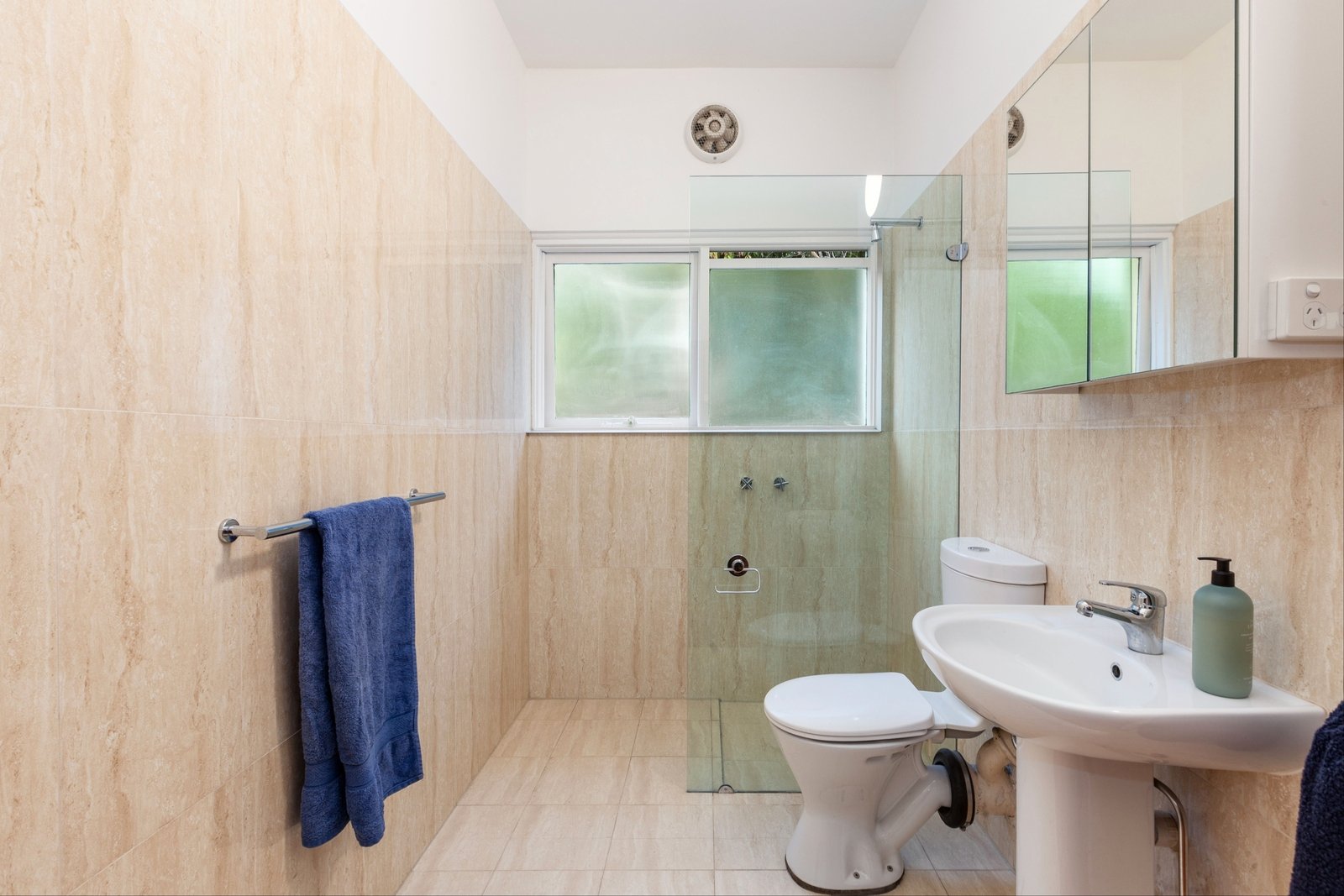 Property Gallery Thumbnail 11