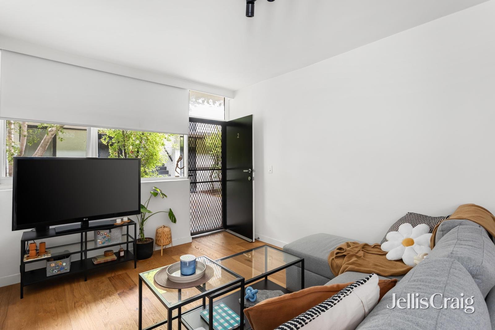 2/13 Crimea Street, St&nbsp;Kilda image 2