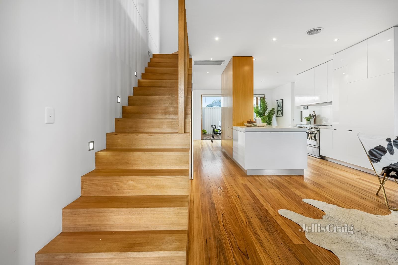 213 Cumberland Road, Pascoe Vale image 5