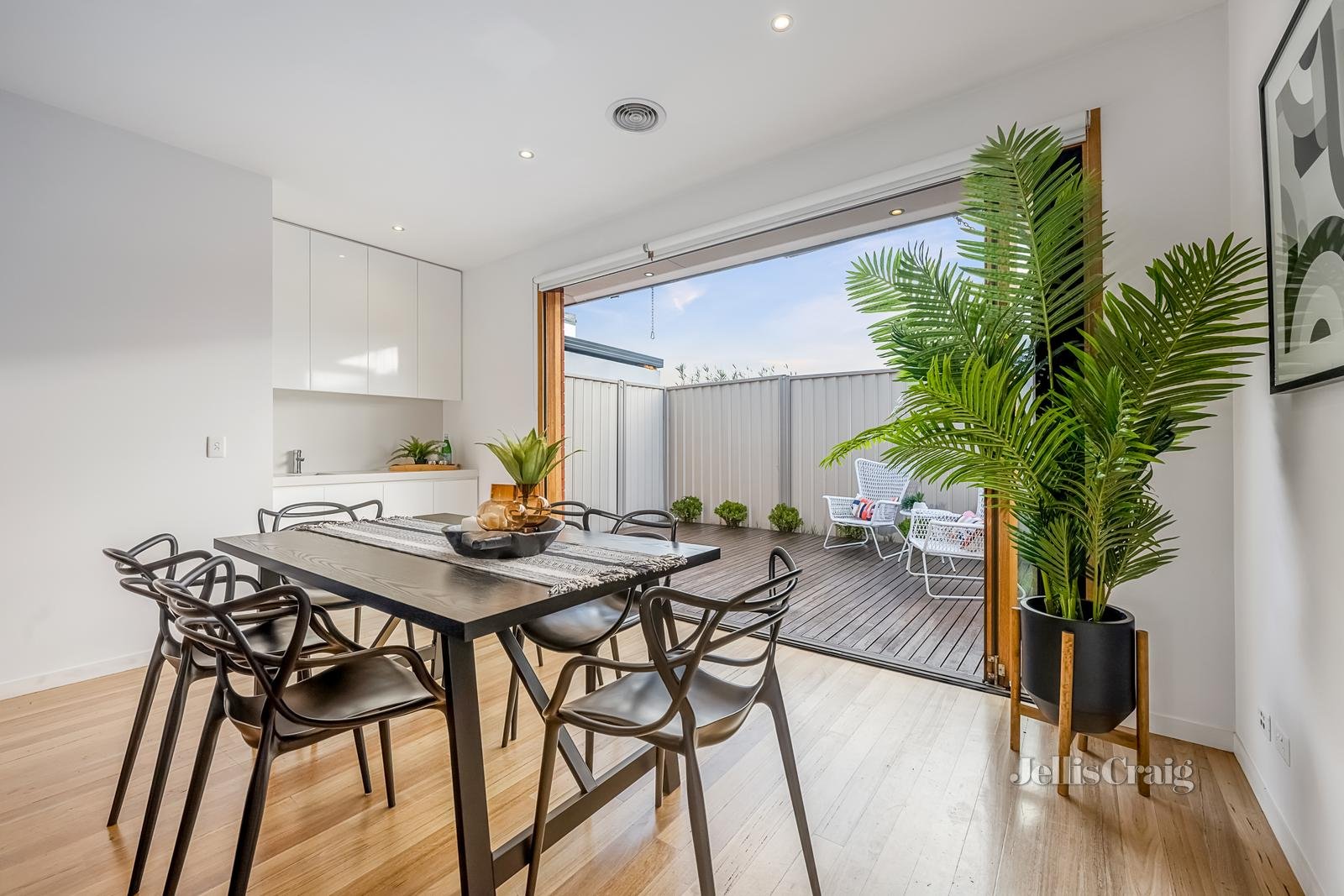213 Cumberland Road, Pascoe Vale image 6