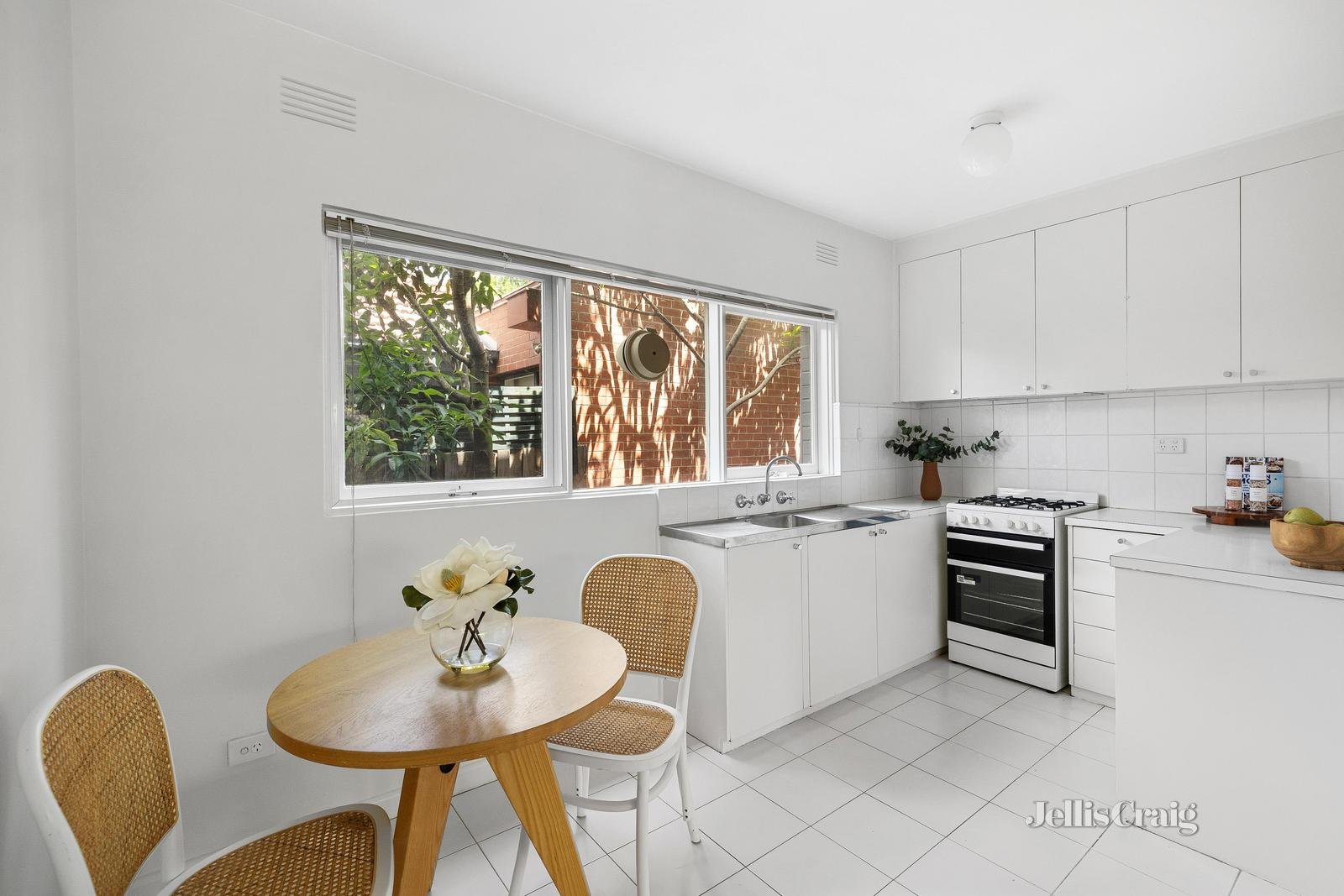 2/13 Dixon Street, Malvern image 4