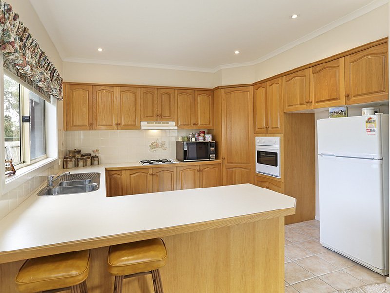 2/13 Finningley Court, Highton image 2