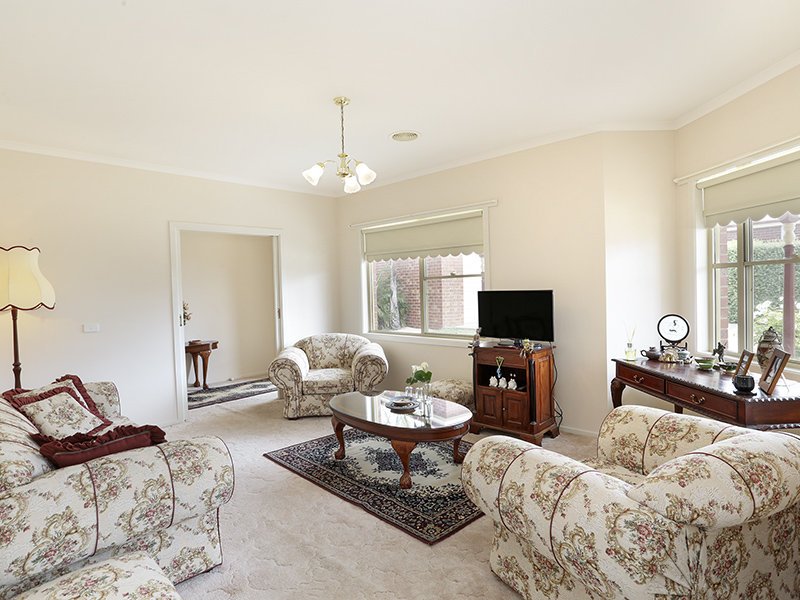 2/13 Finningley Court, Highton image 3