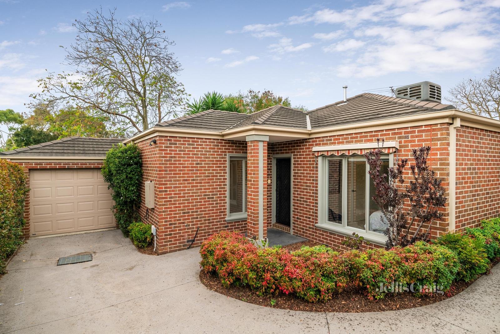 2/13 Illuka Crescent, Mount Waverley image 1