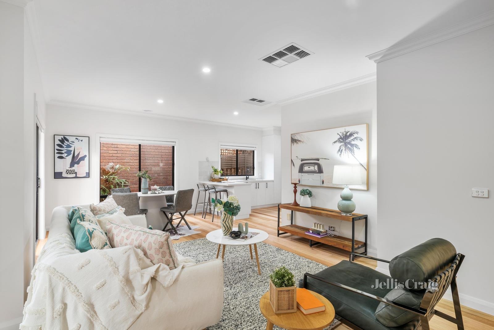 2/13 Illuka Crescent, Mount Waverley image 2