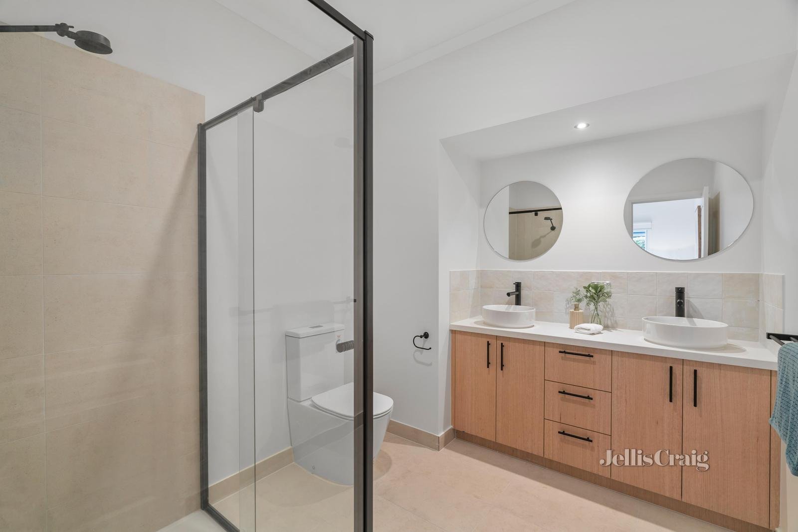 2/13 Illuka Crescent, Mount Waverley image 8