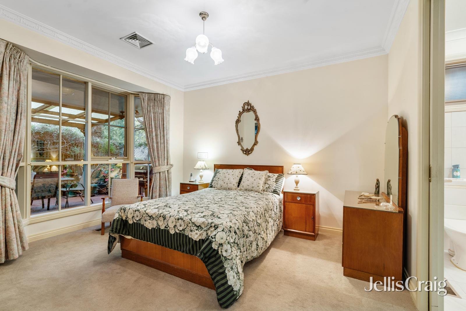 2/13 Irymple Avenue, Kew East image 5