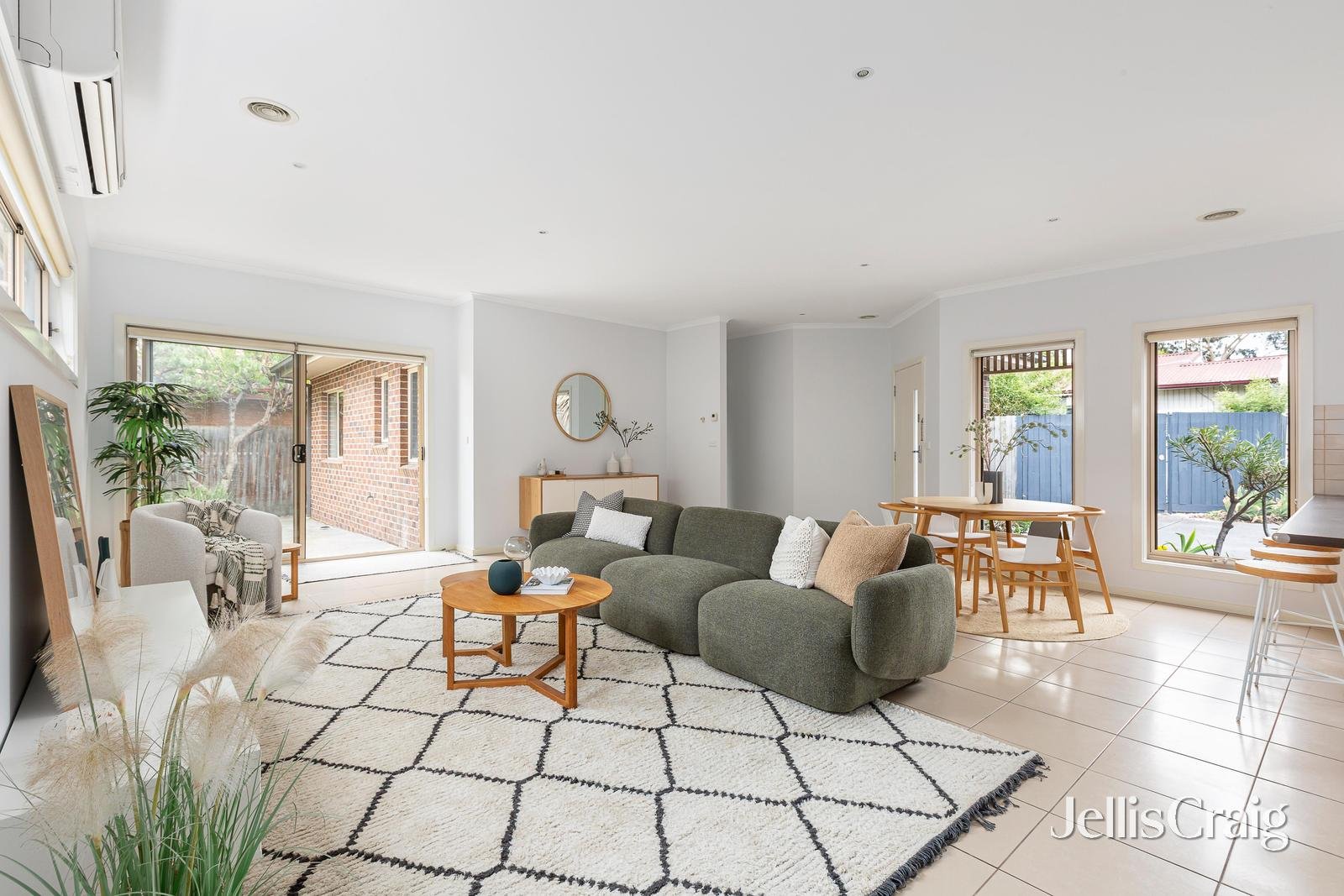 2/13 Jubilee Street, Newport image 2