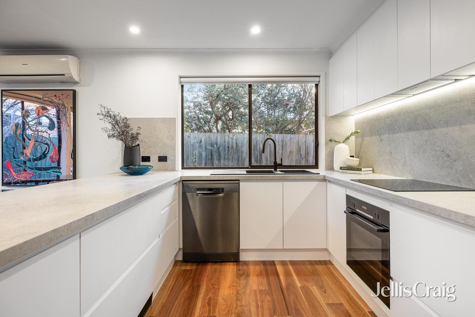 2/13 Lilac Street, Bentleigh East image 3