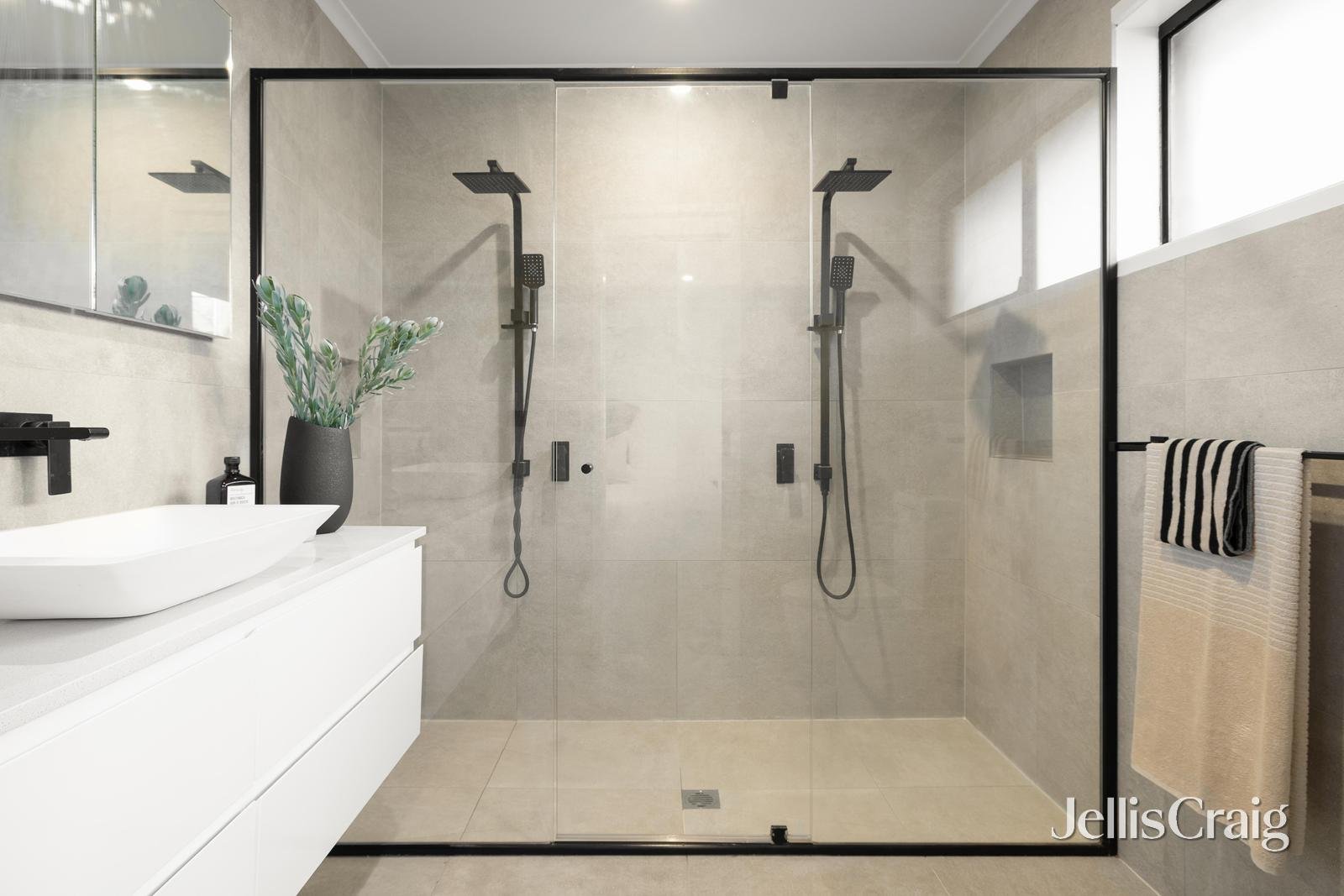 2/13 Lilac Street, Bentleigh East image 9