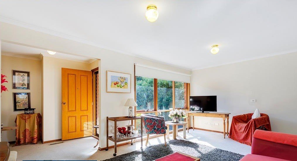 2/13 Loughnan Road, Ringwood image 2