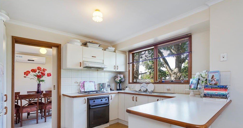 2/13 Loughnan Road, Ringwood image 3