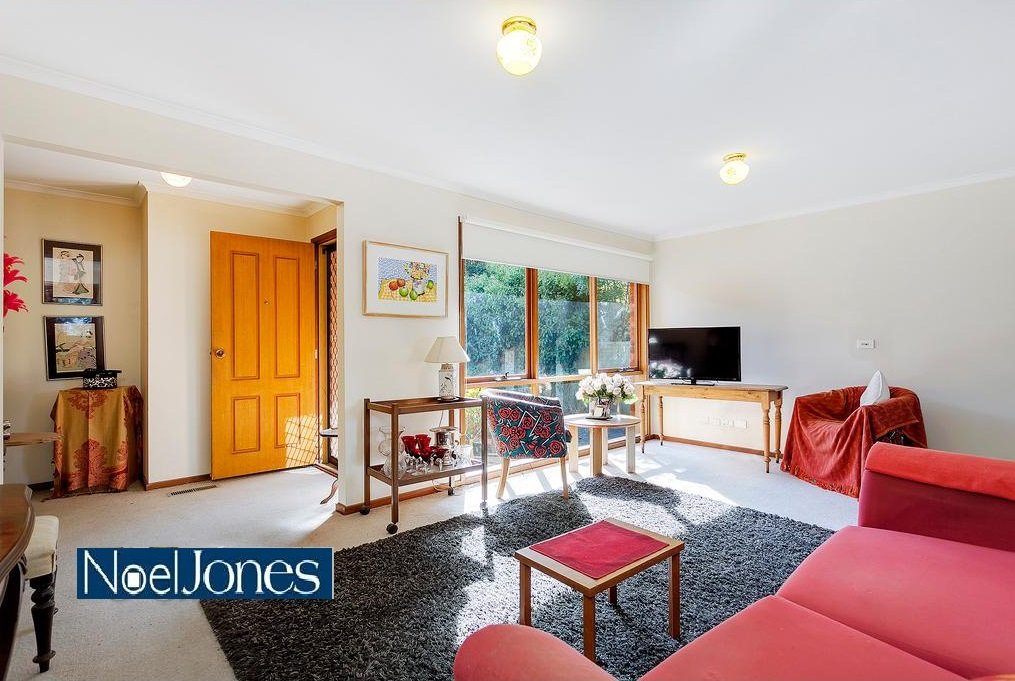 2/13 Loughnan Road, Ringwood image 3