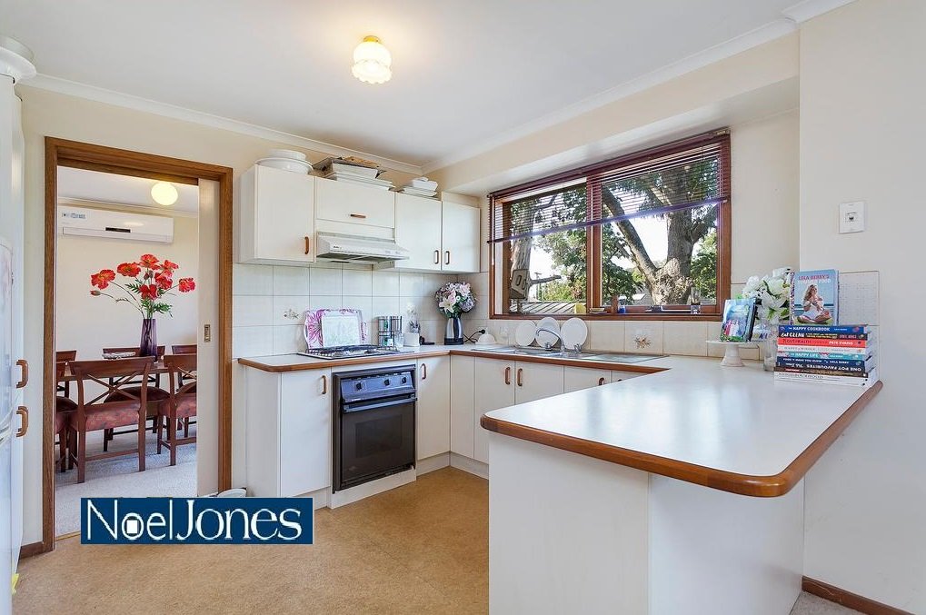 2/13 Loughnan Road, Ringwood image 4