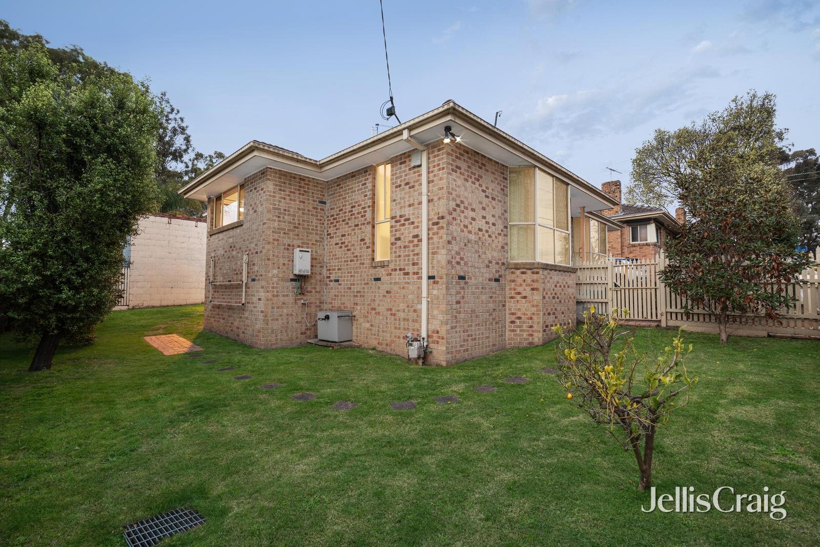 213 Main Road, Lower Plenty image 14
