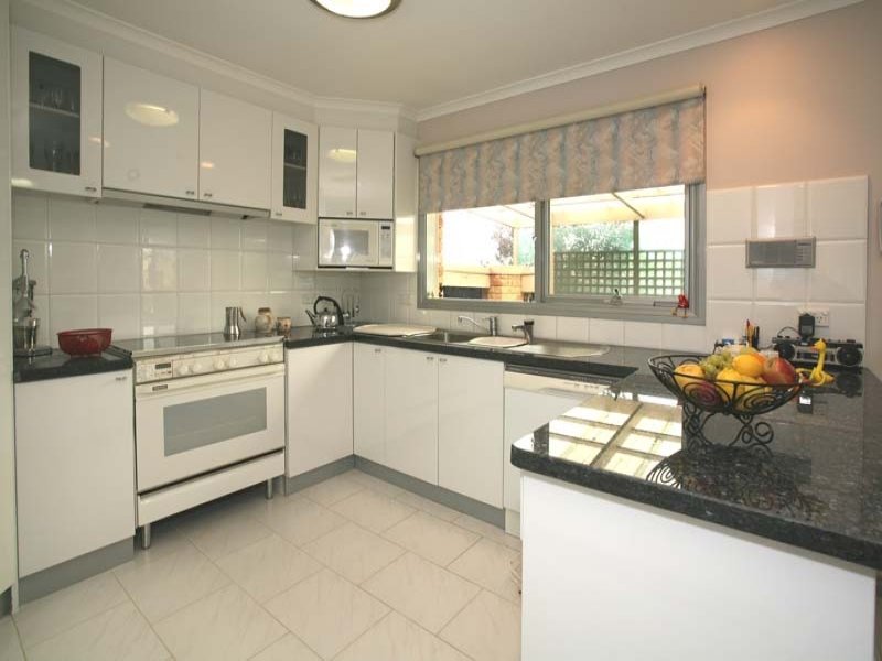 2/13 Mall Court, Blackburn North image 4