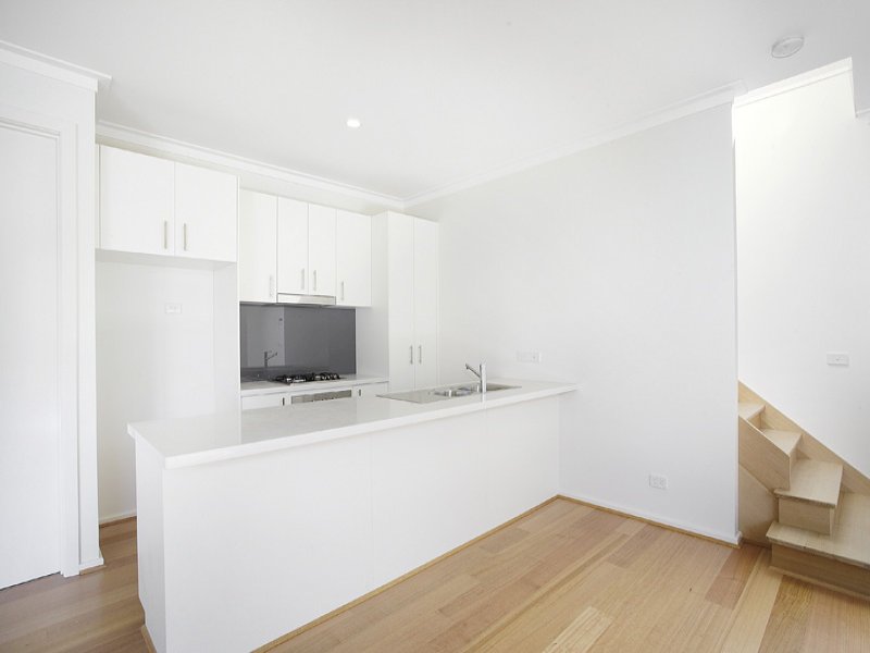 2/13 Mary Street, Spotswood image 2