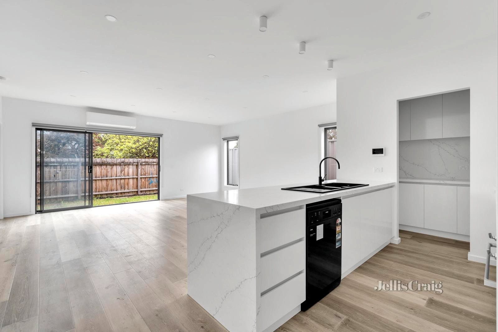 2/13 Miller Street, Fawkner image 3