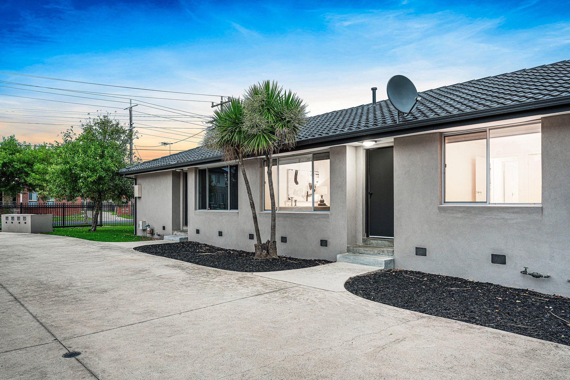 2/13 Oakes Avenue, Clayton South image 1