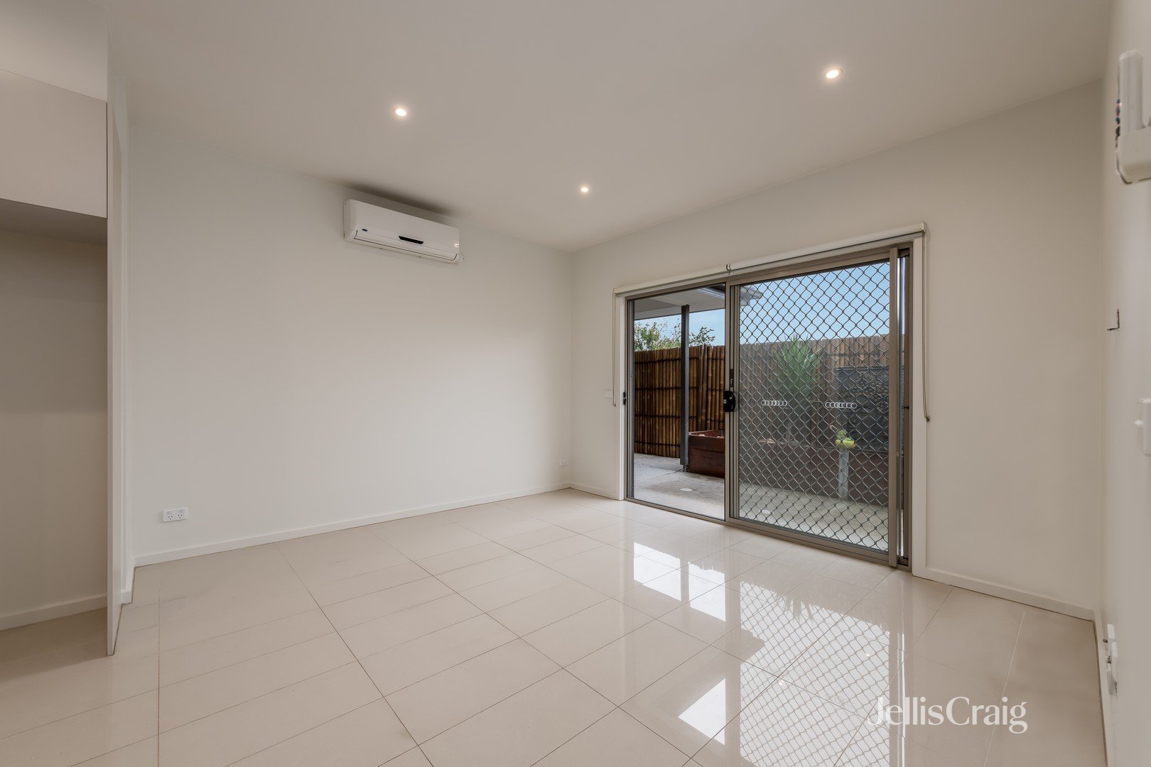 2/13 Palm Street, Thomastown image 2