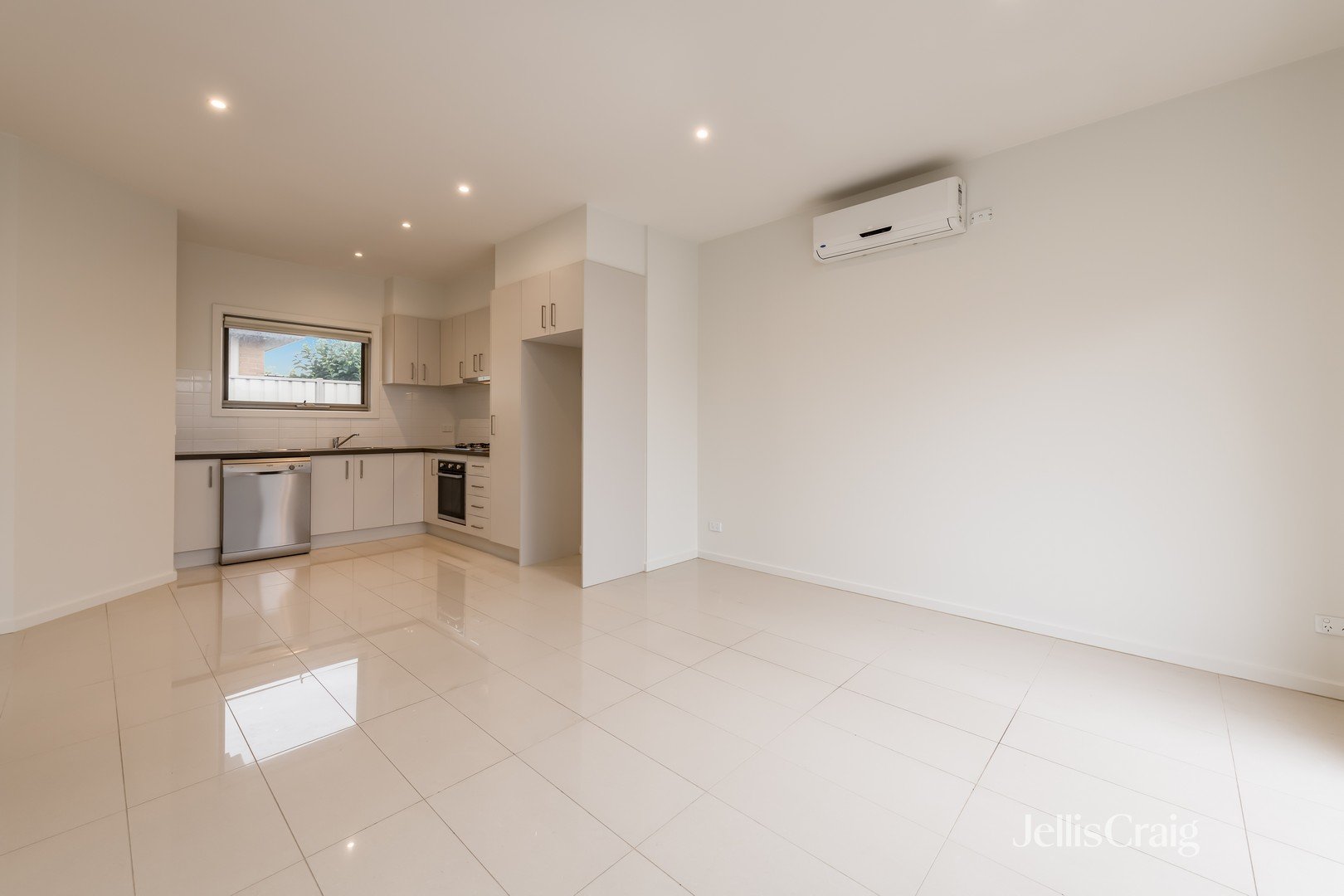2/13 Palm Street, Thomastown image 3