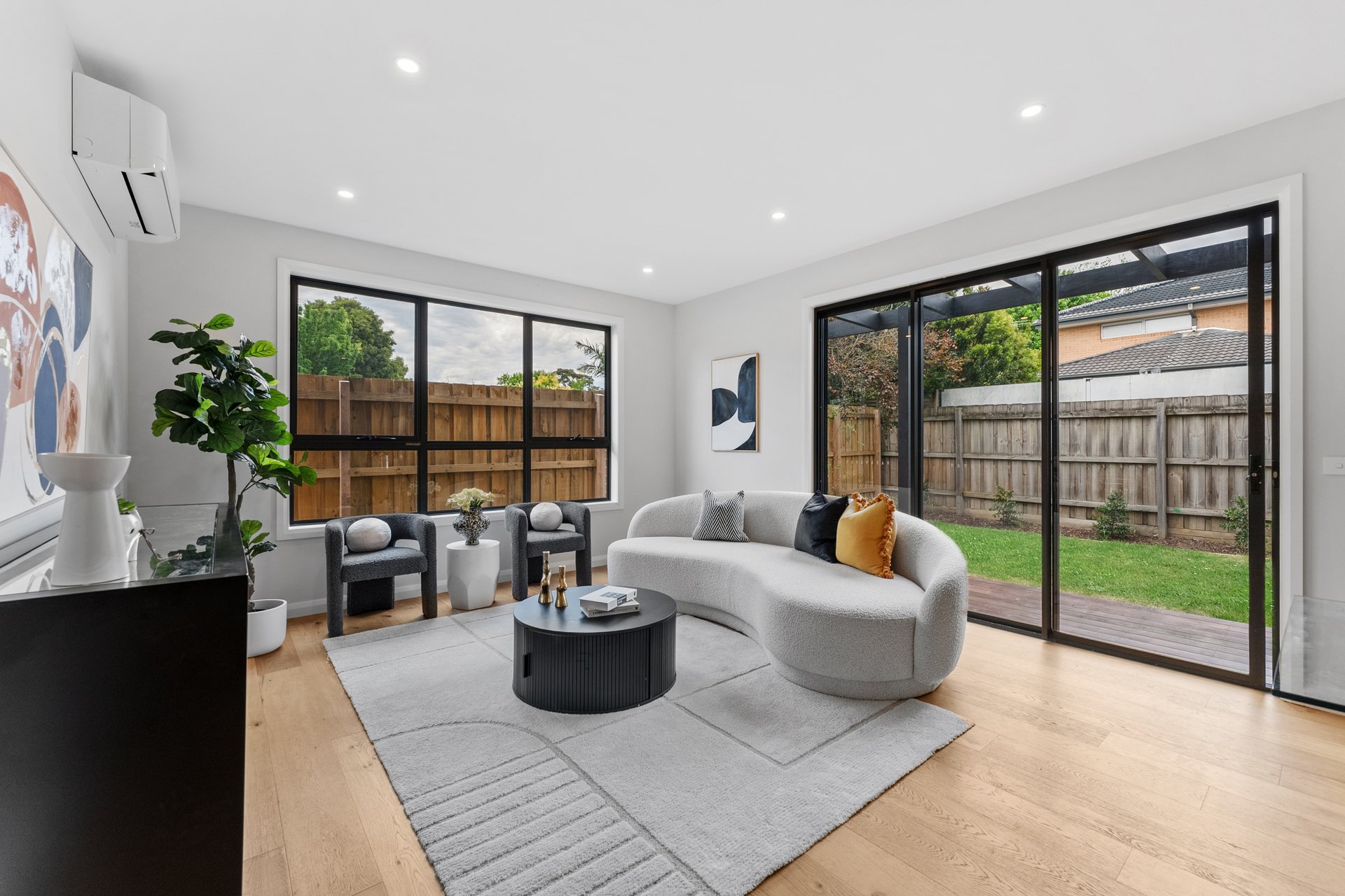 2/13 Selwyn Street, Blackburn image 2
