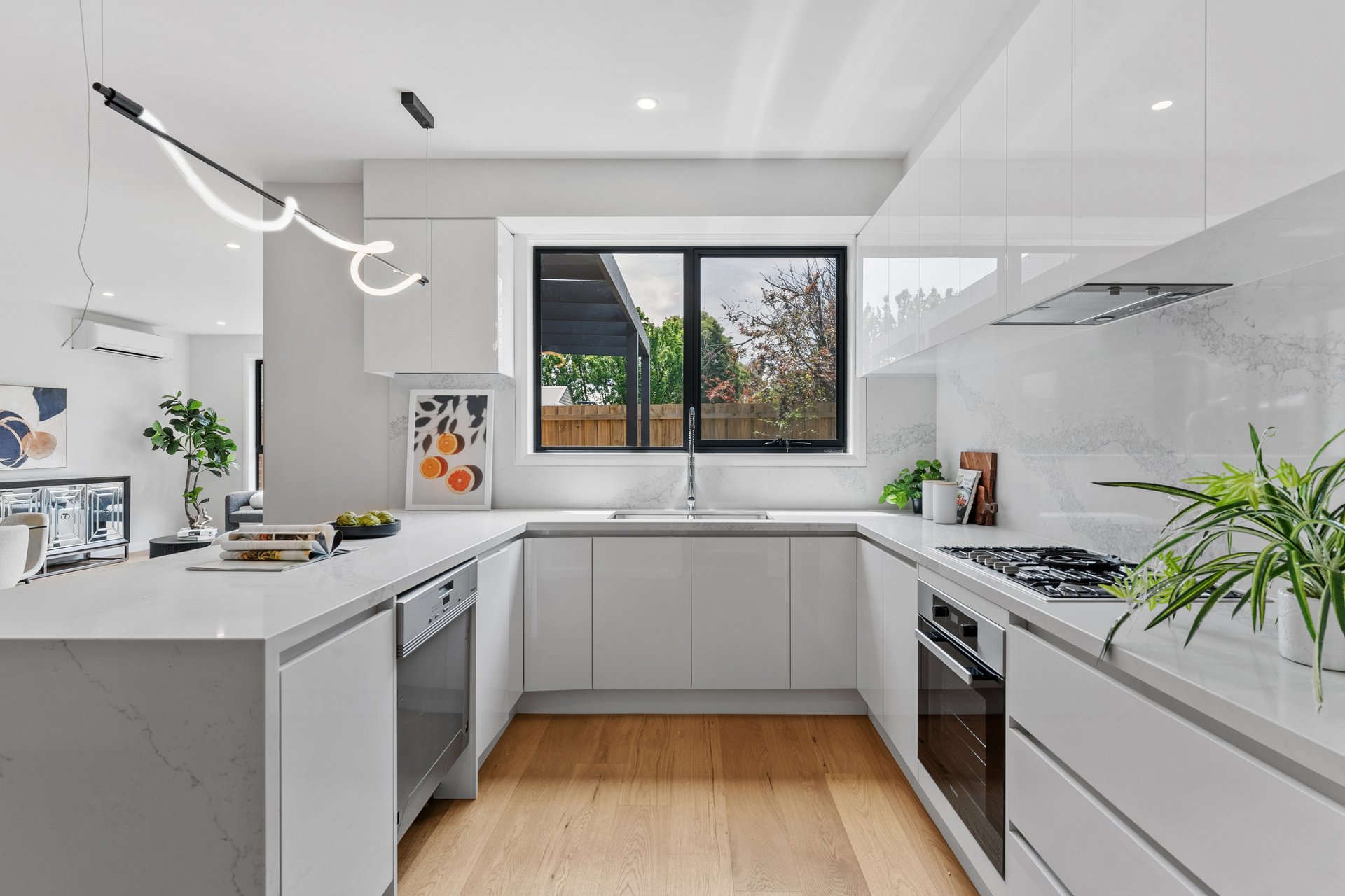 2/13 Selwyn Street, Blackburn image 5