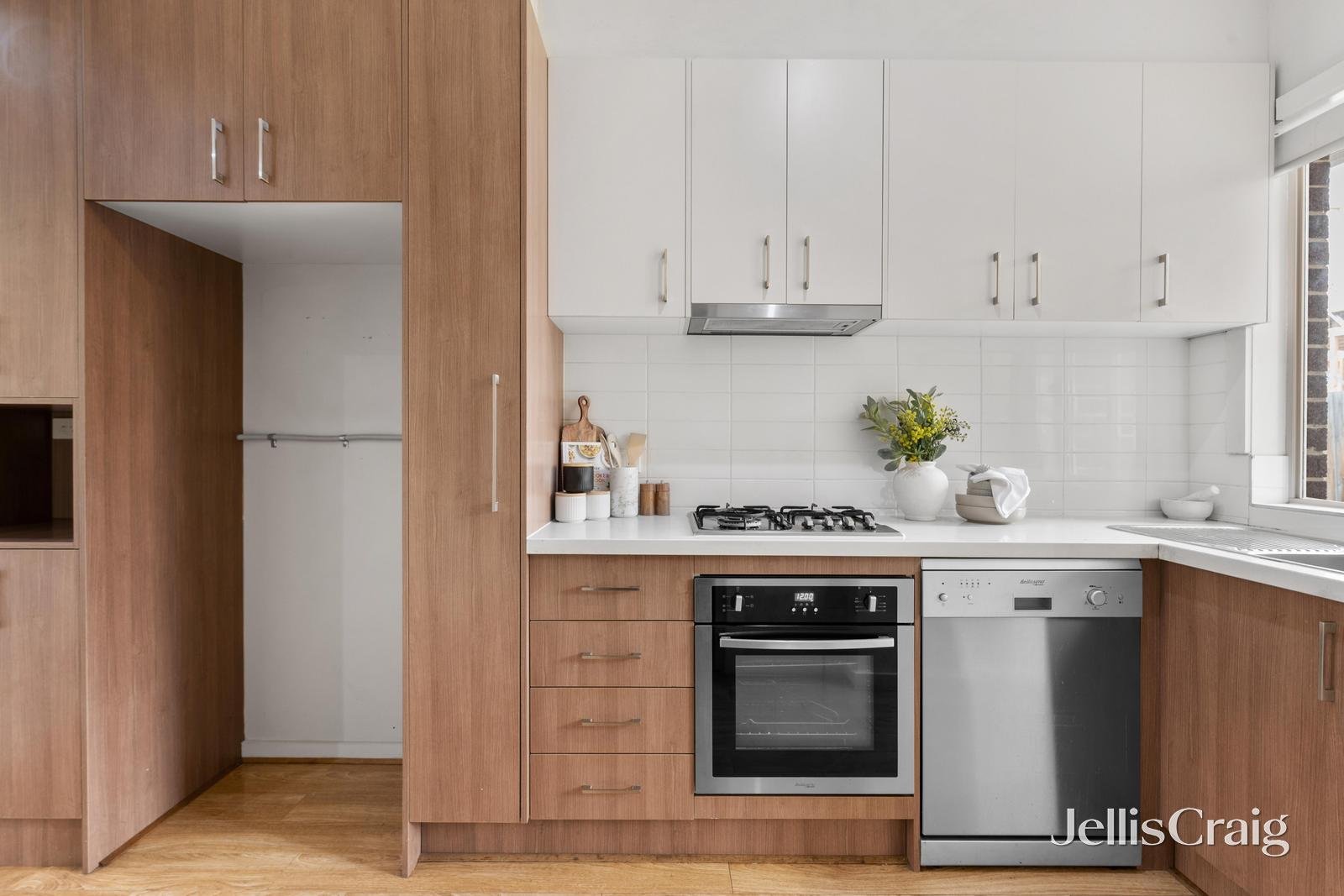 2/13 Stephenson Street, Springvale image 2