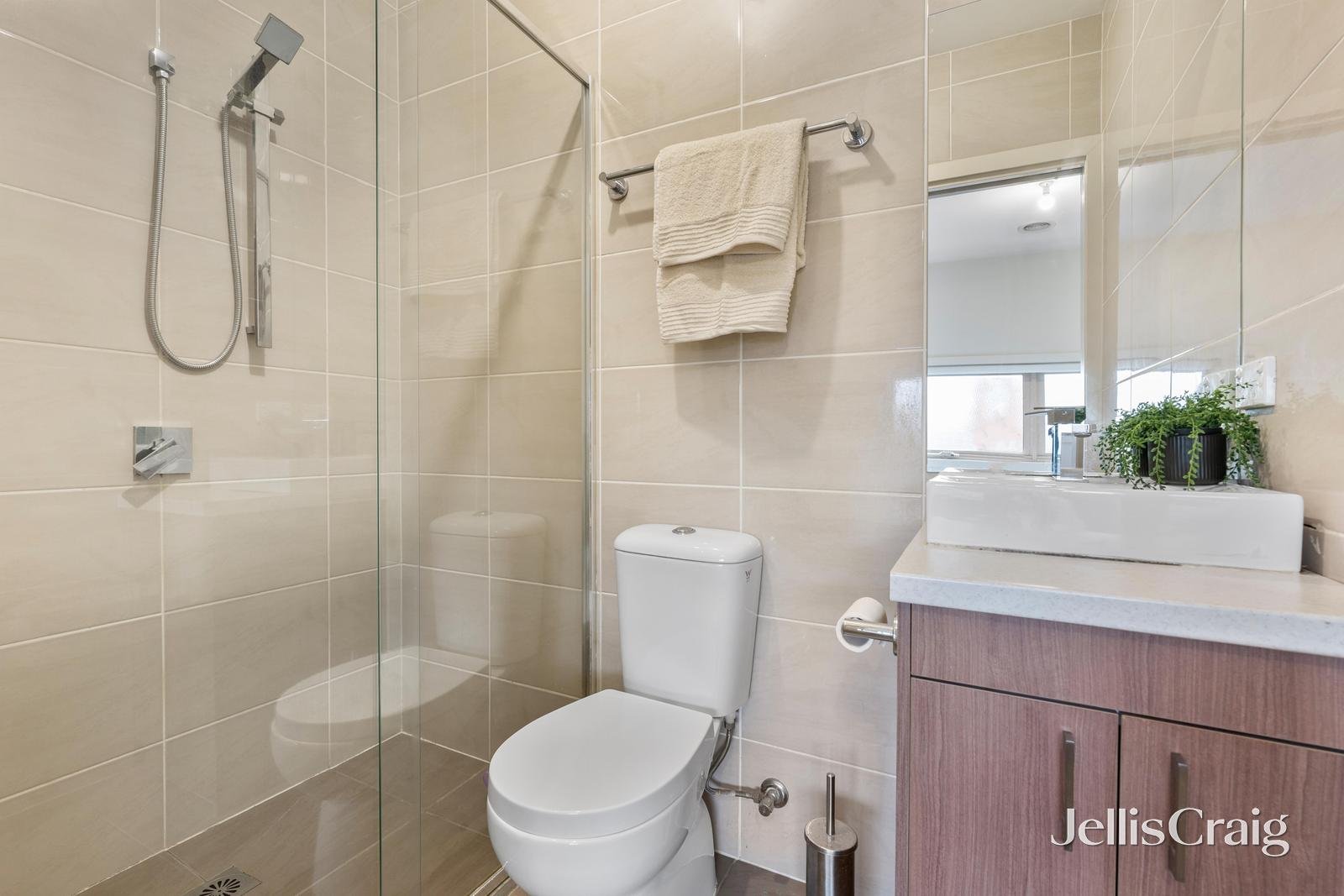 2/13 Stephenson Street, Springvale image 4