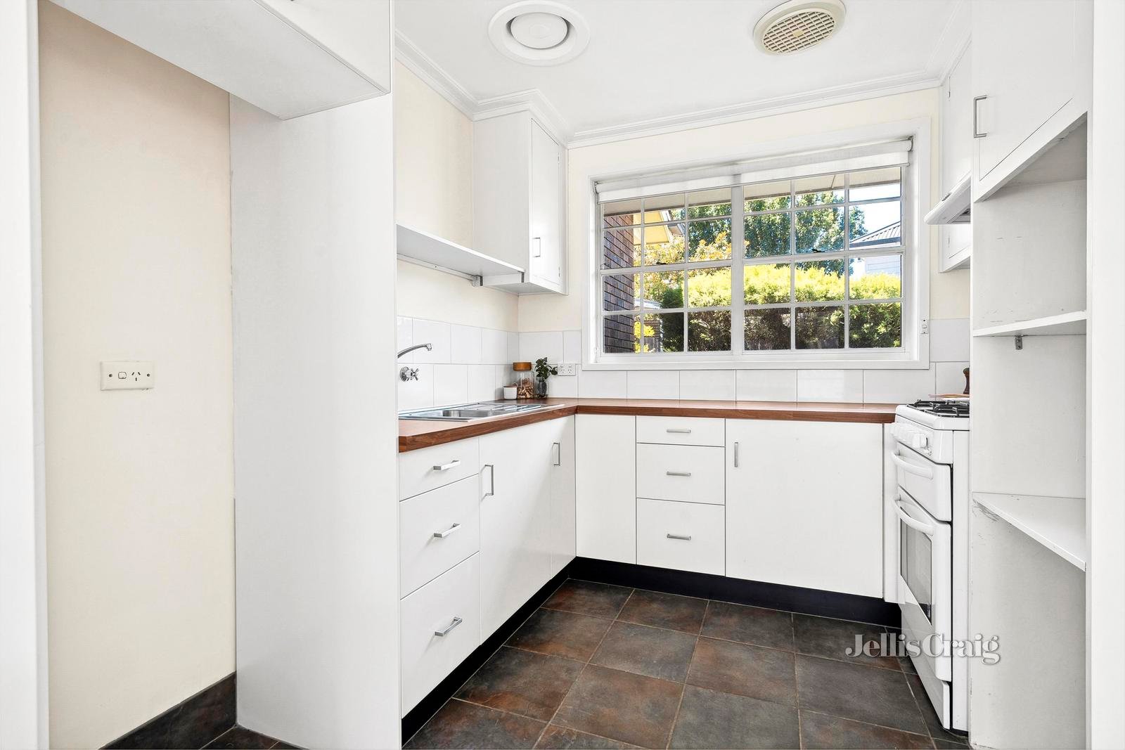 2/13 Stinton Avenue, Newtown image 3