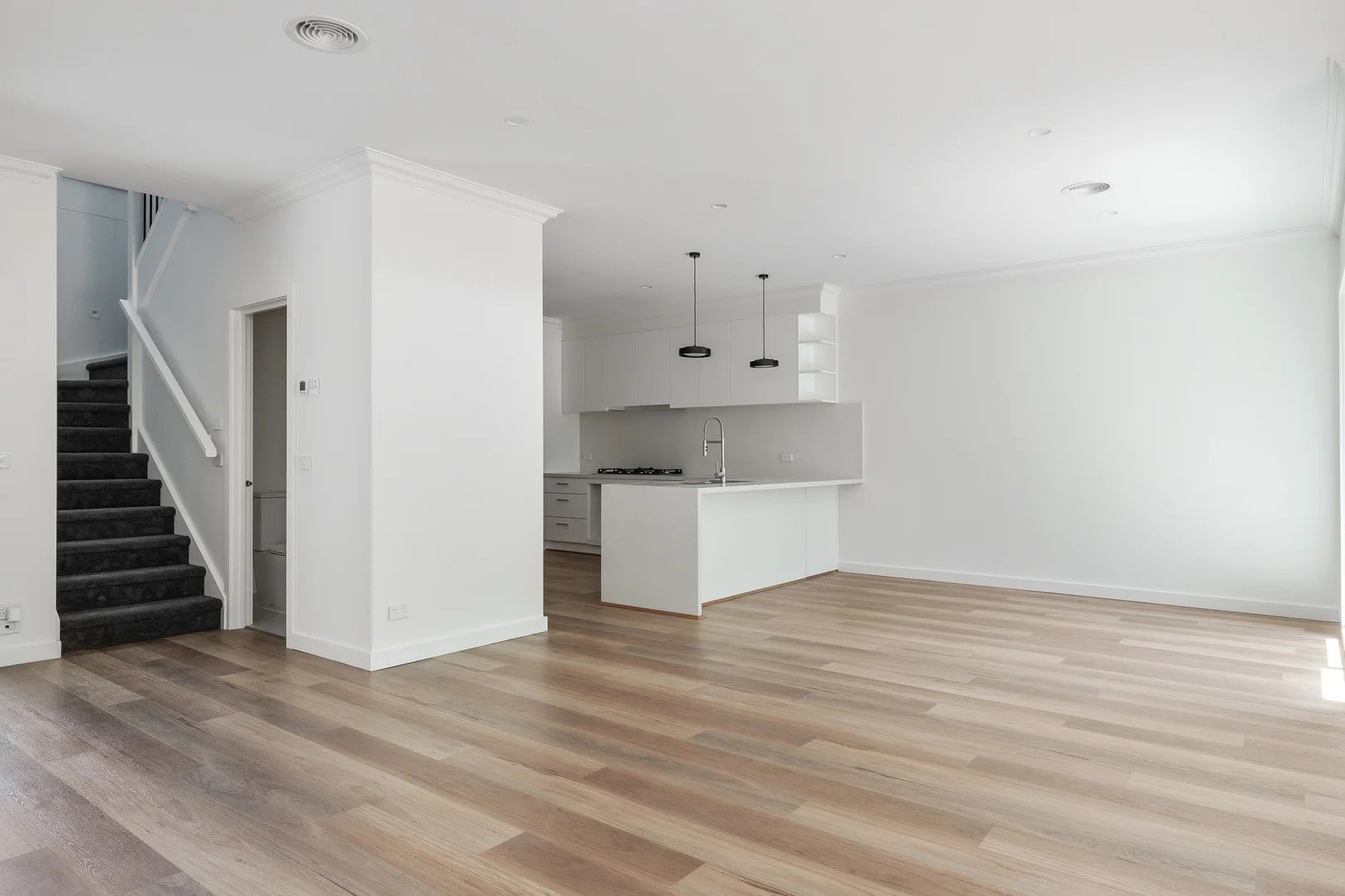 2/13 Stoda Street, Heathmont image 3