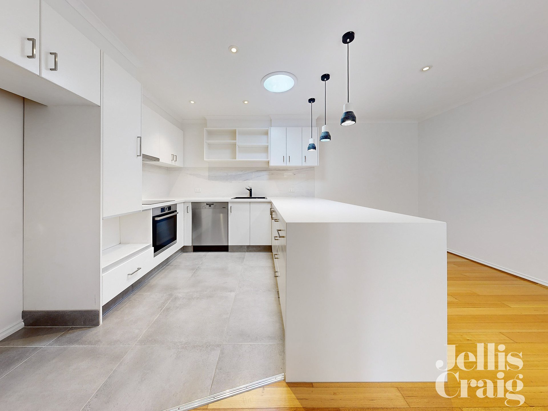2/13 Sunderland Avenue, Ashburton image 4
