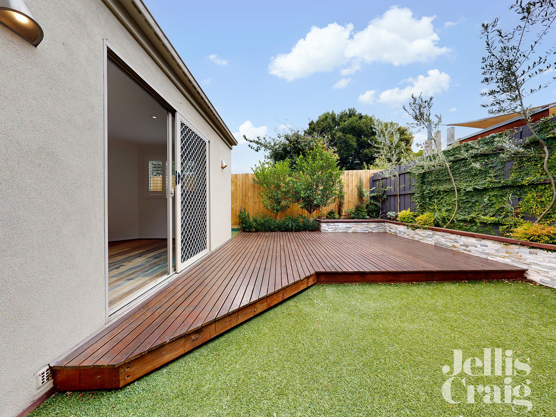 2/13 Sunderland Avenue, Ashburton image 8