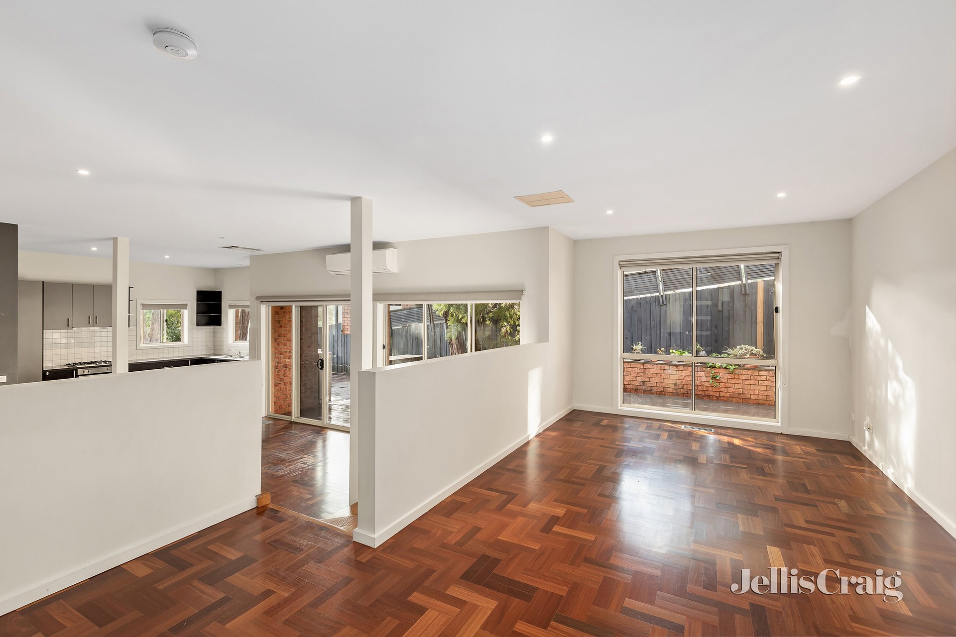 2/13 Sylvan Street, Montmorency image 4