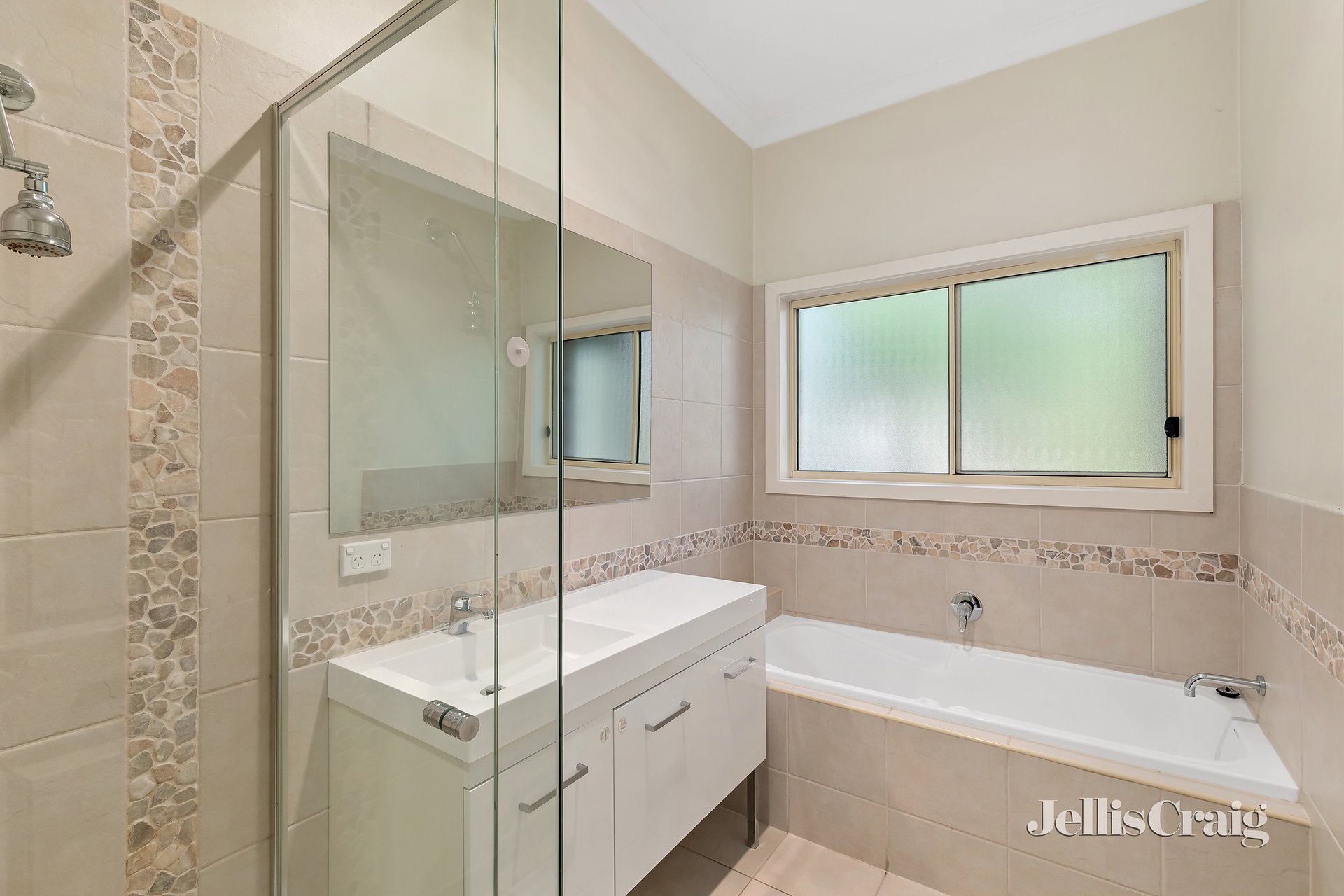 2/13 Sylvan Street, Montmorency image 8