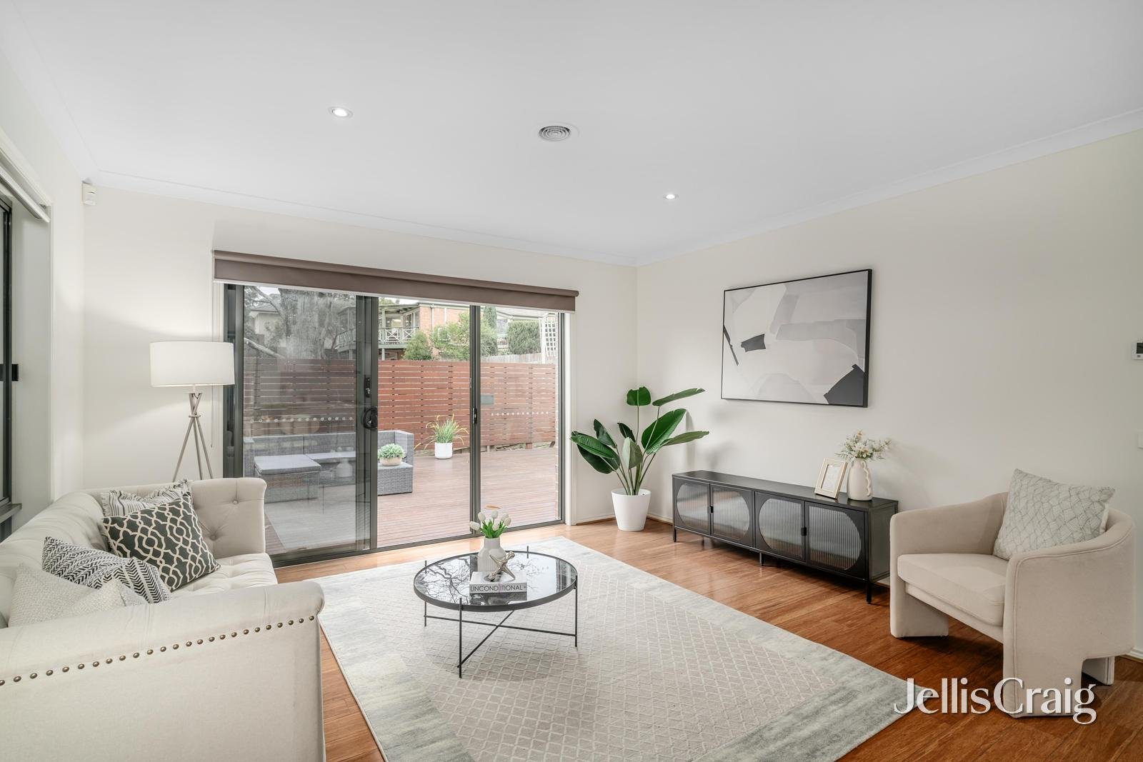 2/13 White Street, Mount Waverley image 2
