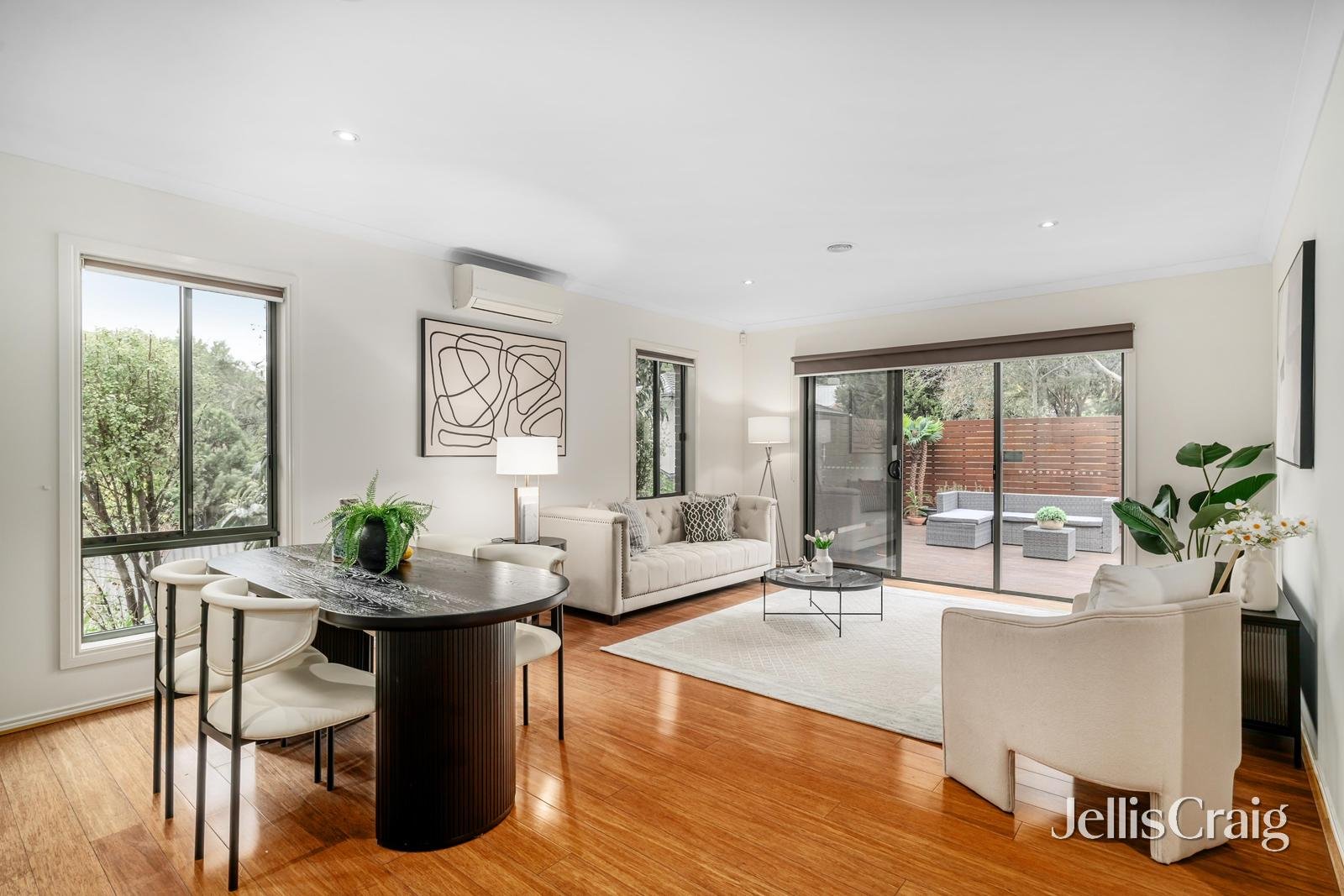 2/13 White Street, Mount Waverley image 3