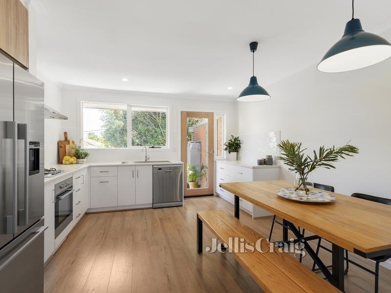 2/13 William Street, Ringwood image 4