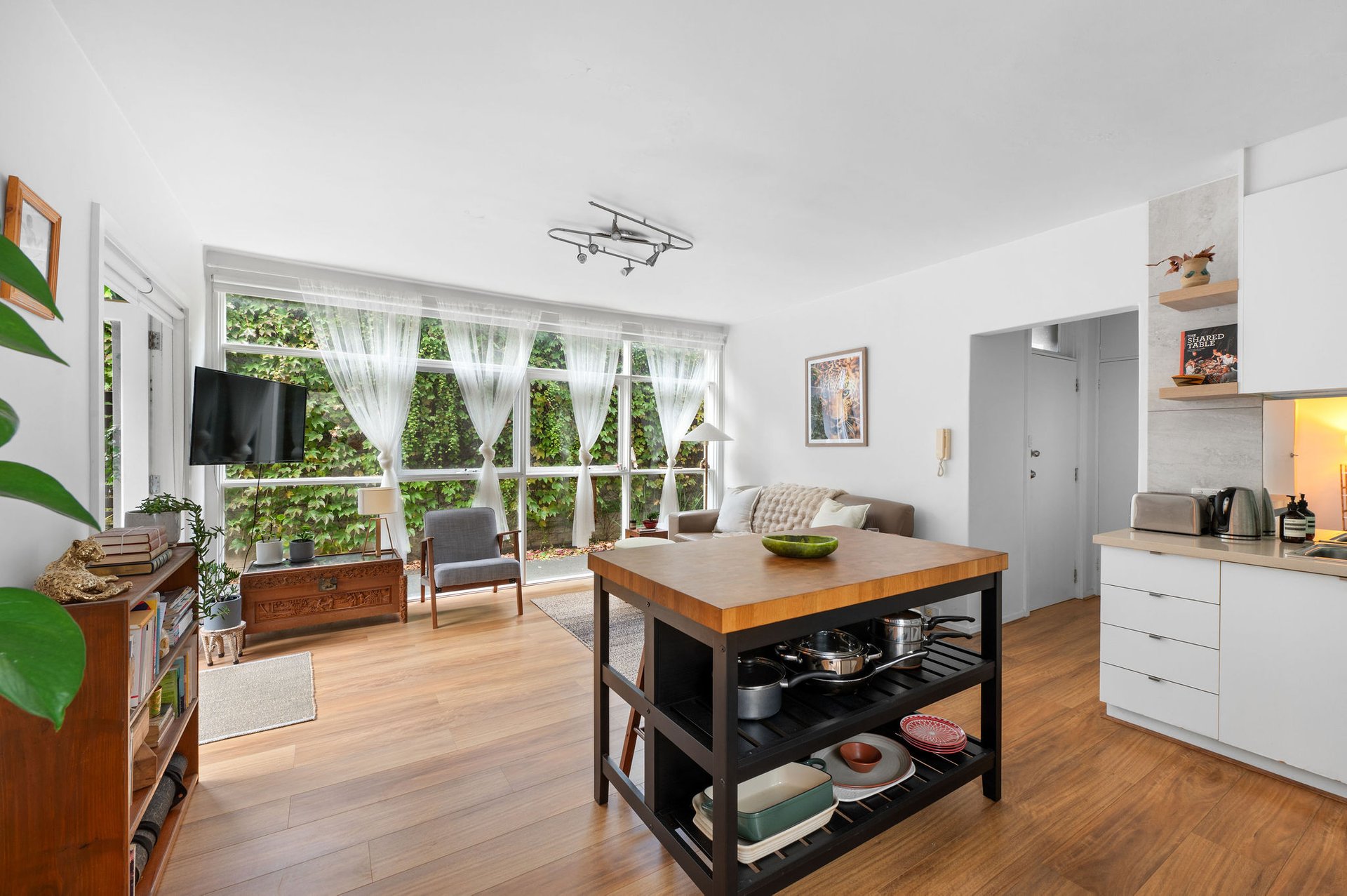 2/13 Young Street, Albert&nbsp;Park image 2