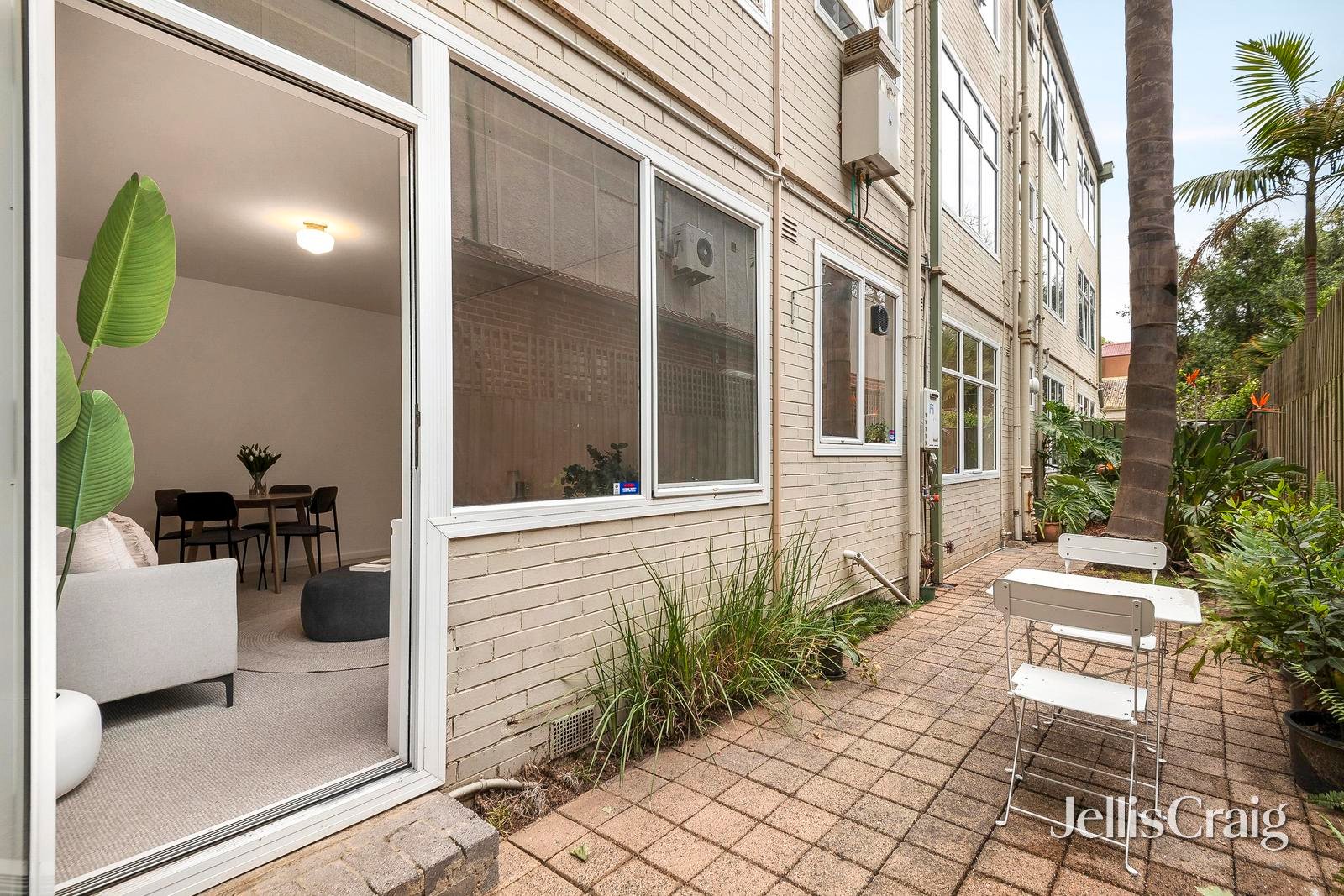 2/130 Mitford Street, Elwood image 2