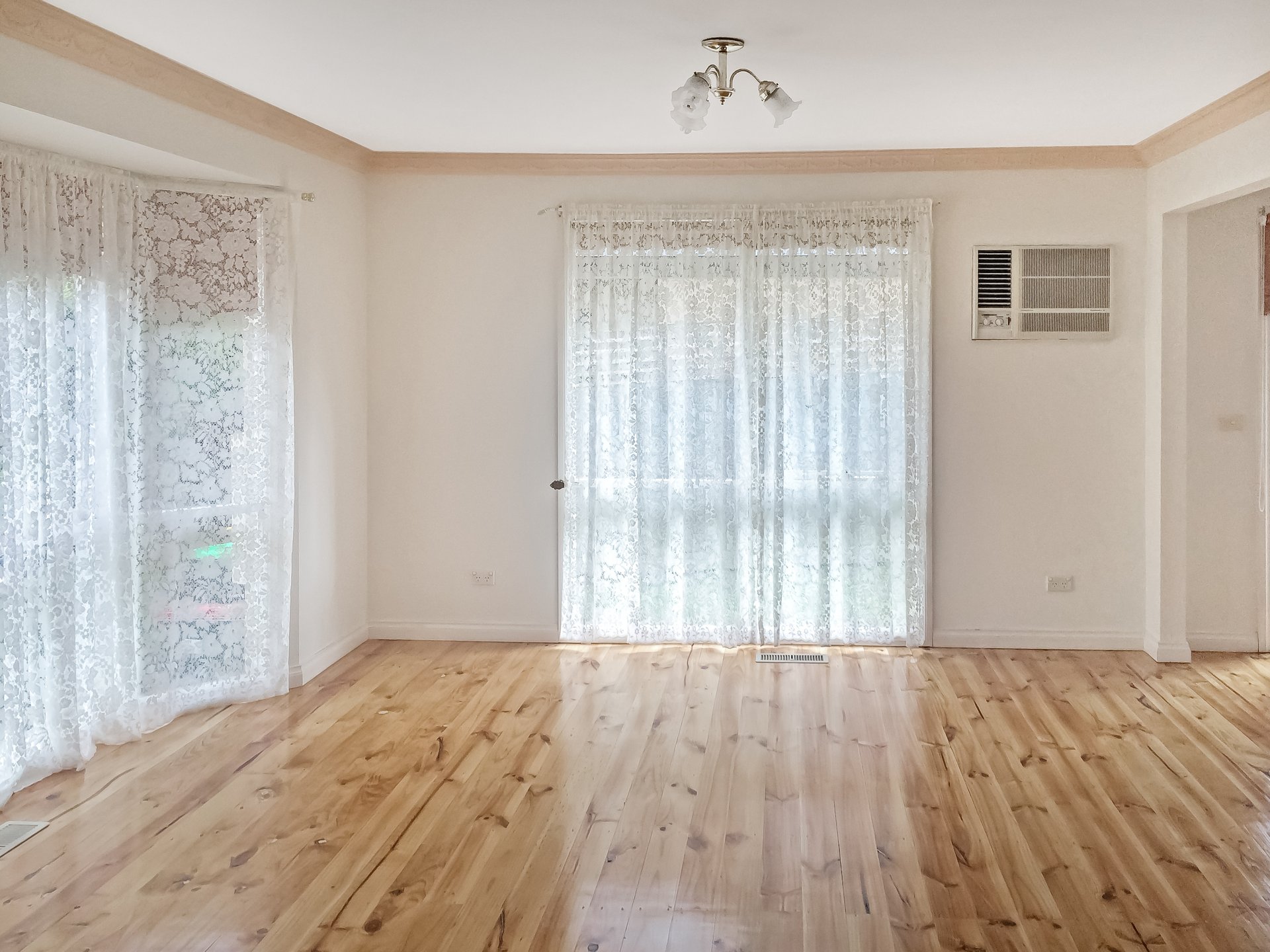 2/131 Main Street, Blackburn image 3