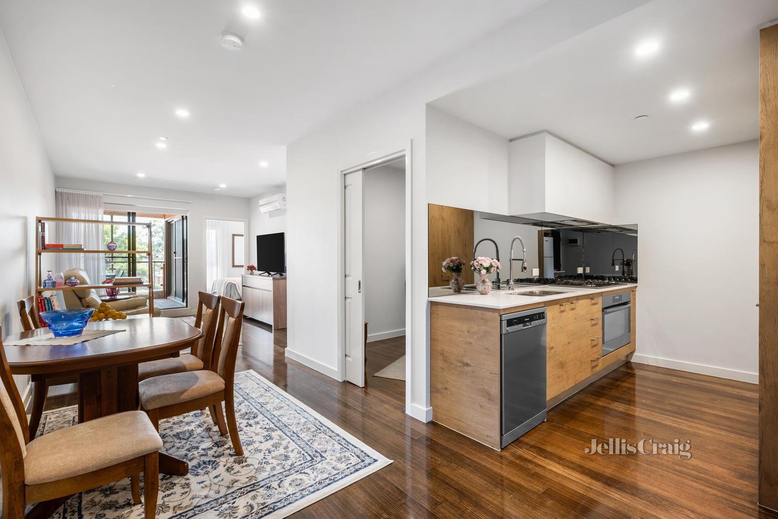 213/211 Mt Dandenong Road, Croydon image 3