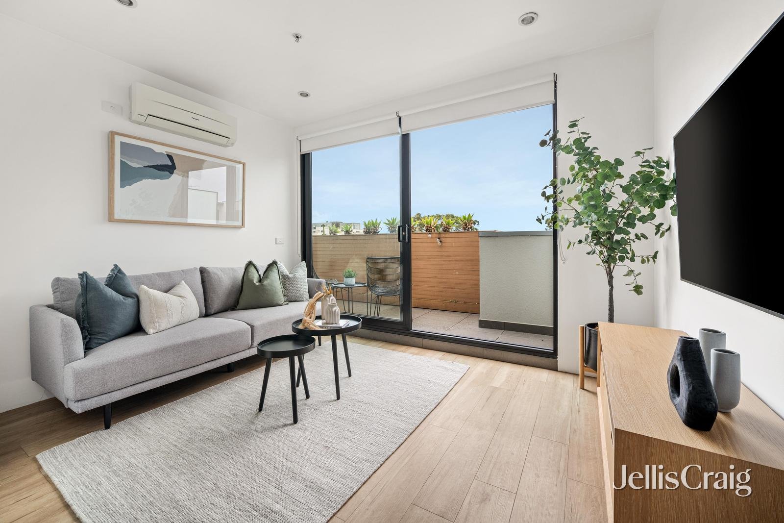 213/278 Charman Road, Cheltenham image 2