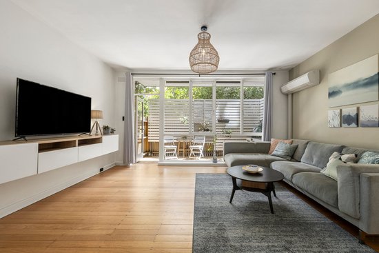 2/133 Brighton Road, Elwood
