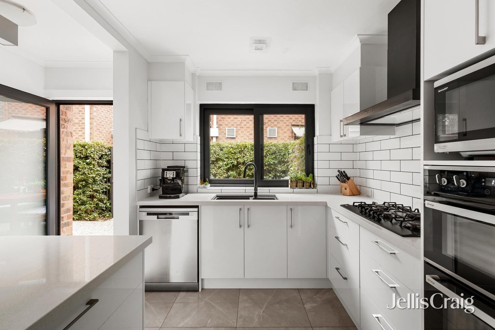 2/134-136 Milton Parade, Glen&nbsp;Iris image 2