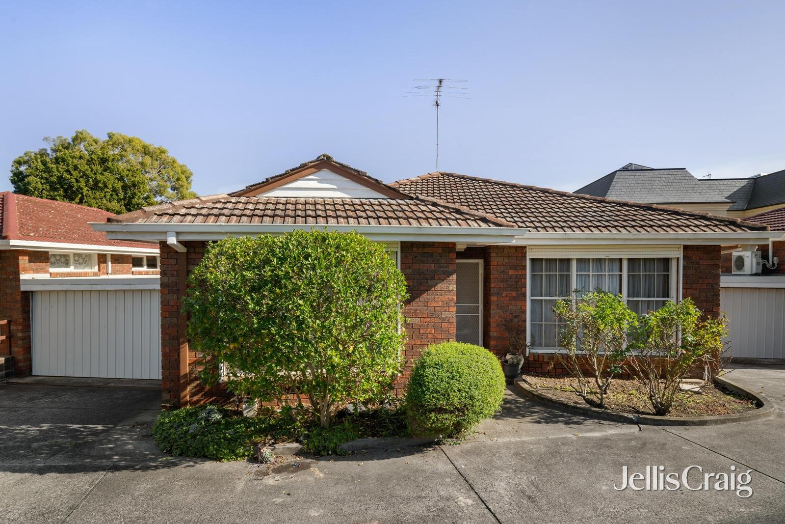 2/134 Barkers Road, Hawthorn image 1