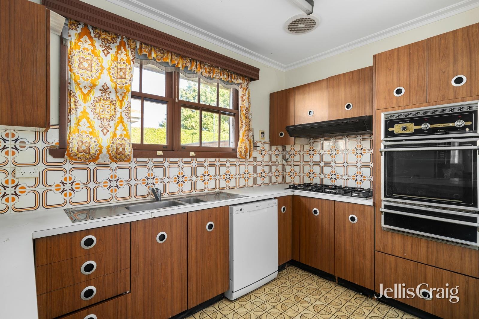 2/134 Barkers Road, Hawthorn image 5
