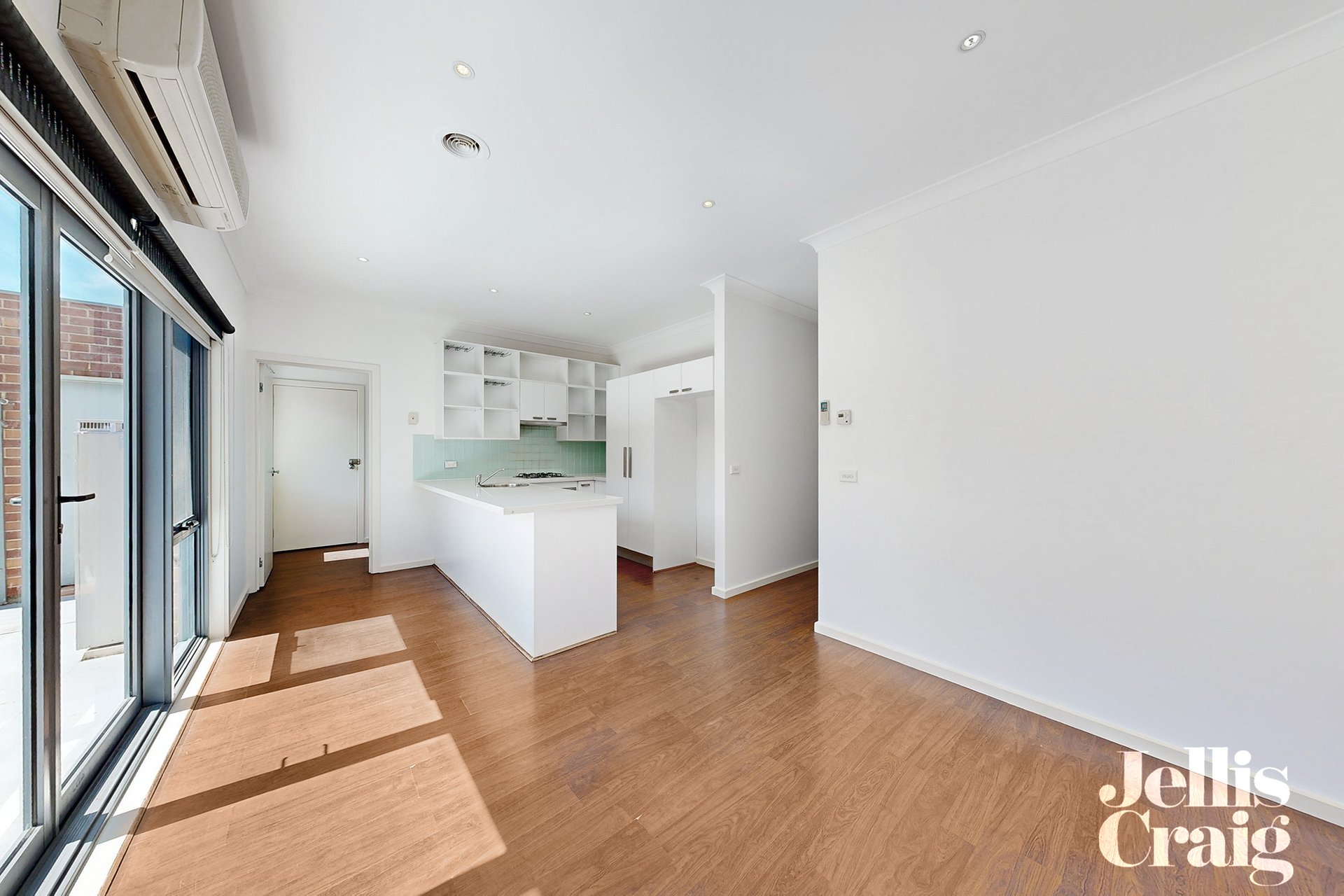 2/134 Cooper Street, Essendon image 3